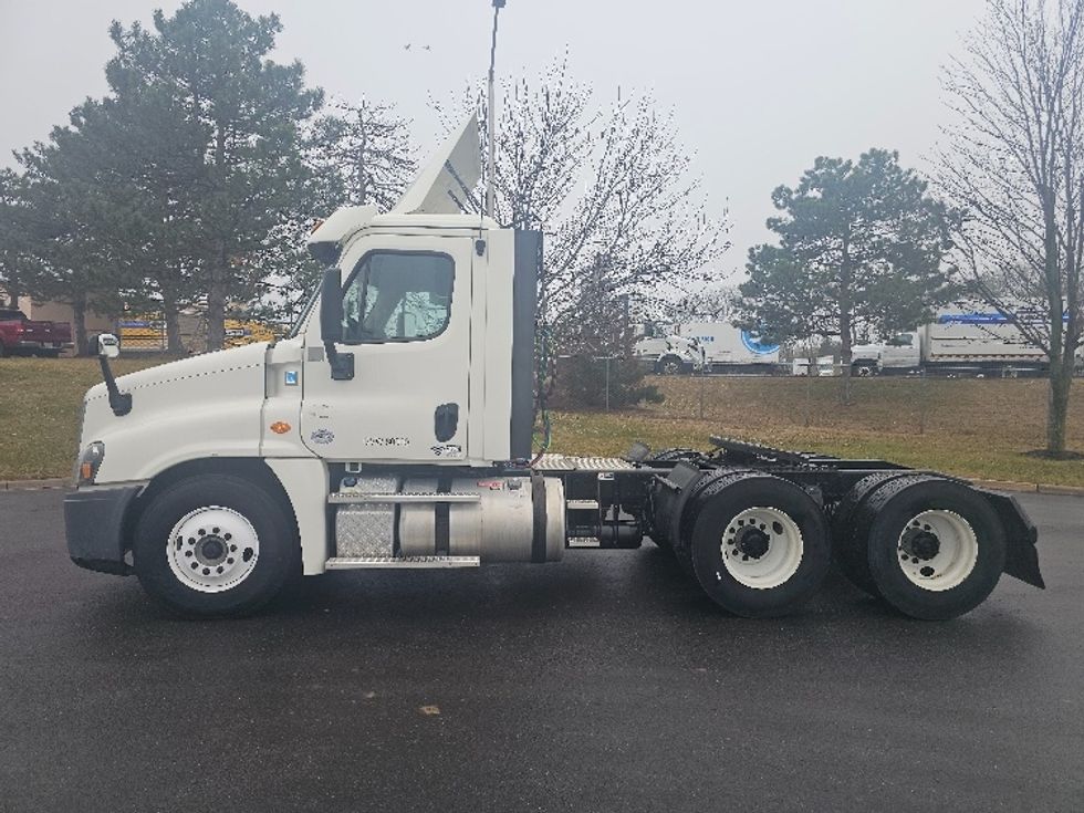Day Cab Tractor-Heavy Duty Tractors-Freightliner-2018-Cascadia 12564ST-Kansas City-MO-442,326\n\t\tmiles-$ 31,500 - Image 4
