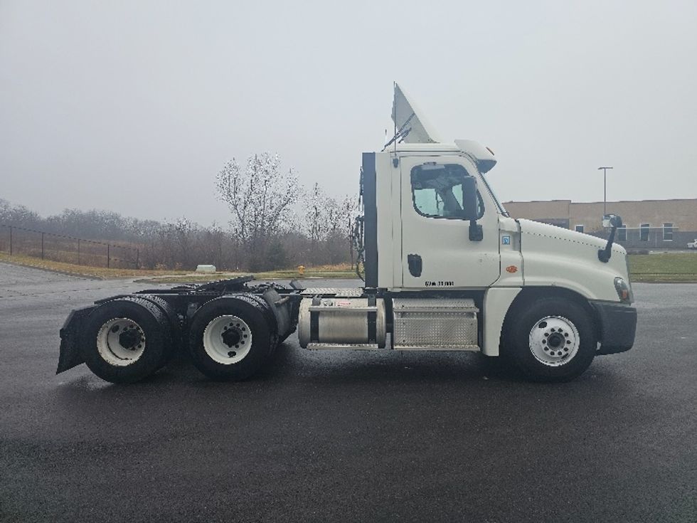 Day Cab Tractor-Heavy Duty Tractors-Freightliner-2018-Cascadia 12564ST-Kansas City-MO-442,326\n\t\tmiles-$ 31,500 - Image 8