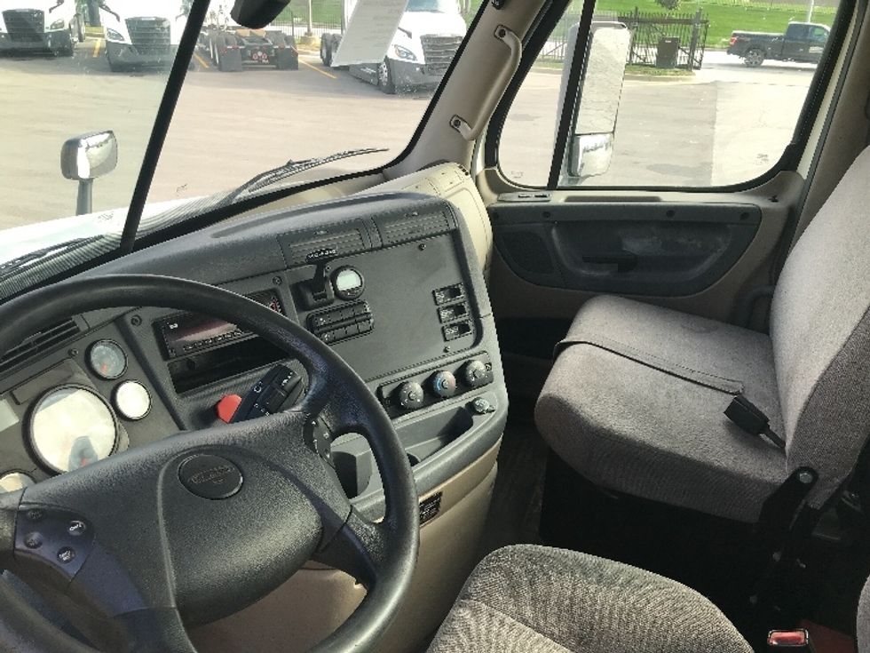 Day Cab Tractor-Heavy Duty Tractors-Freightliner-2018-Cascadia 12564ST-Kansas City-MO-453,869\n\t\tmiles-$ 34,500 - Image 10