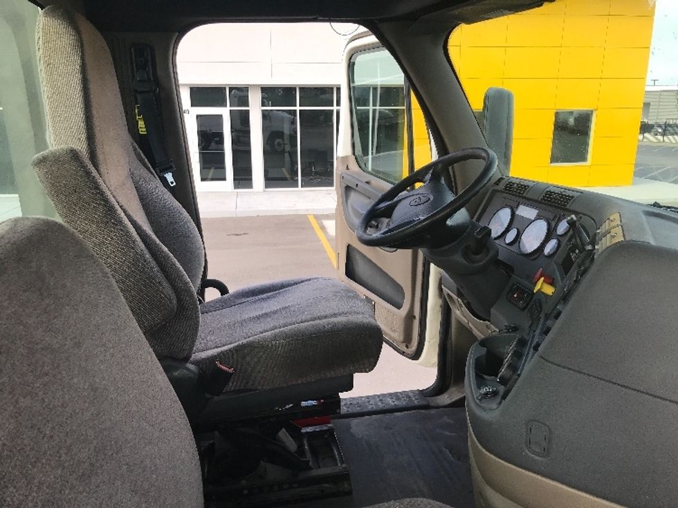 Day Cab Tractor-Heavy Duty Tractors-Freightliner-2018-Cascadia 12564ST-Kansas City-MO-453,869\n\t\tmiles-$ 34,500 - Image 14