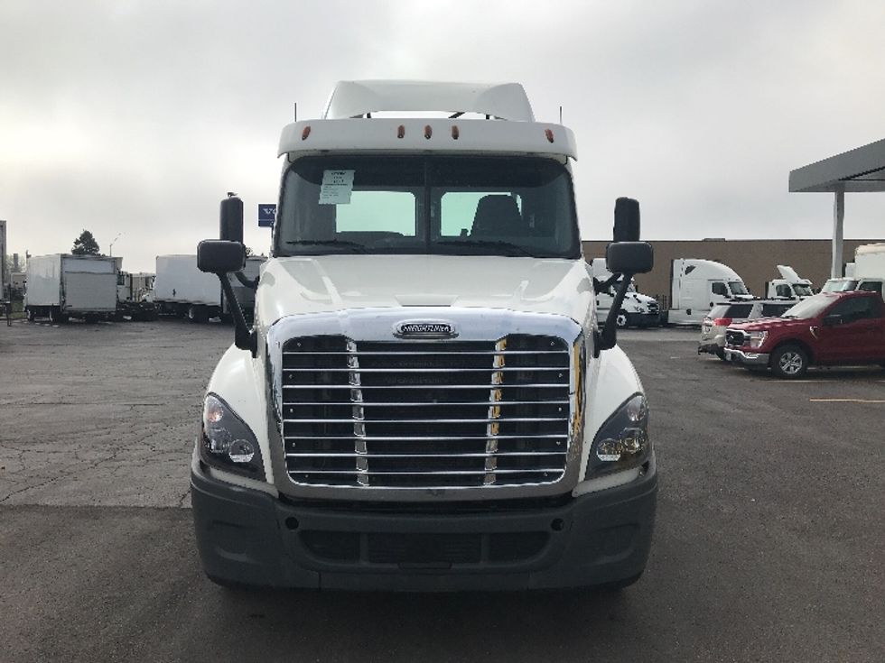 Day Cab Tractor-Heavy Duty Tractors-Freightliner-2018-Cascadia 12564ST-Kansas City-MO-453,869\n\t\tmiles-$ 34,500 - Image 2