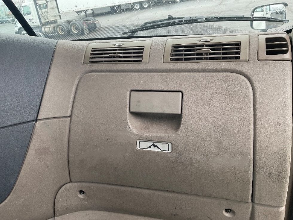 Day Cab Tractor-Heavy Duty Tractors-Freightliner-2018-Cascadia 12564ST-Kansas City-MO-520,953\n\t\tmiles-$ 34,500 - Image 12