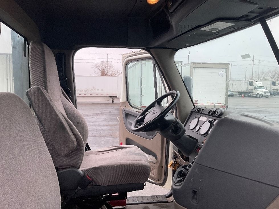 Day Cab Tractor-Heavy Duty Tractors-Freightliner-2018-Cascadia 12564ST-Kansas City-MO-520,953\n\t\tmiles-$ 34,500 - Image 13