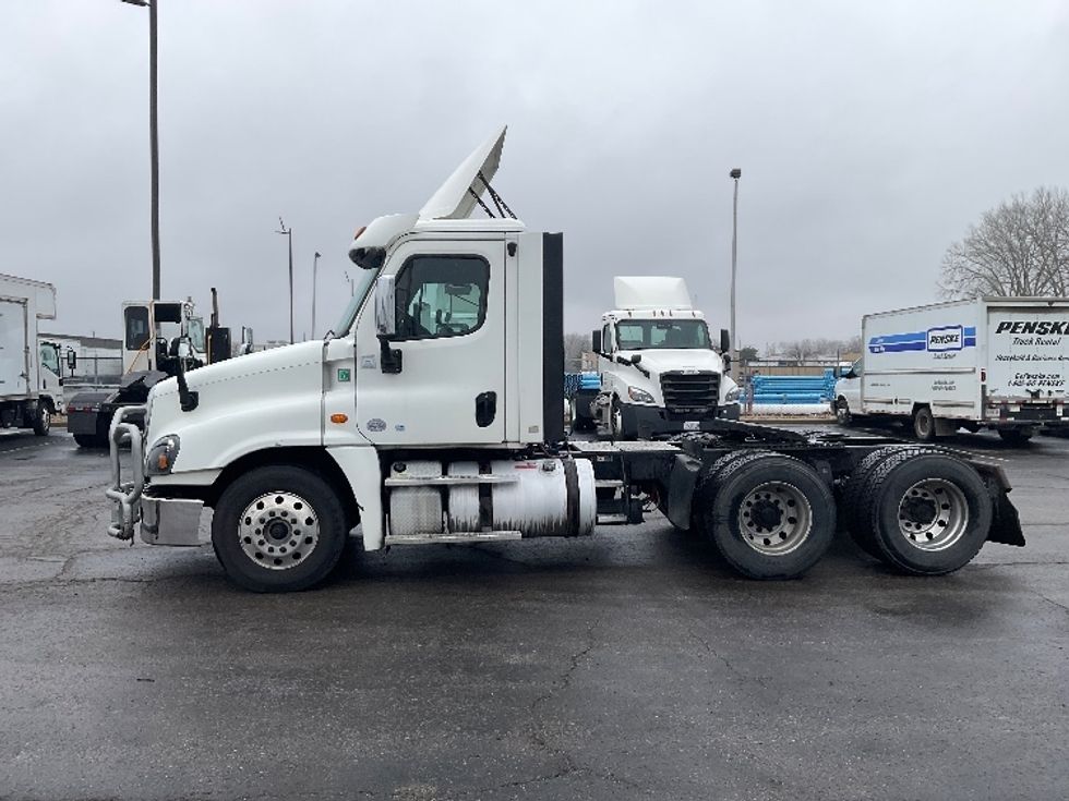 Day Cab Tractor-Heavy Duty Tractors-Freightliner-2018-Cascadia 12564ST-Kansas City-MO-520,953\n\t\tmiles-$ 34,500 - Image 4