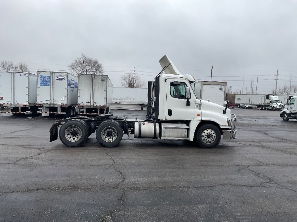 Day Cab Tractor-Heavy Duty Tractors-Freightliner-2018-Cascadia 12564ST-Kansas City-MO-520,953\n\t\tmiles-$ 34,500 - Image 8