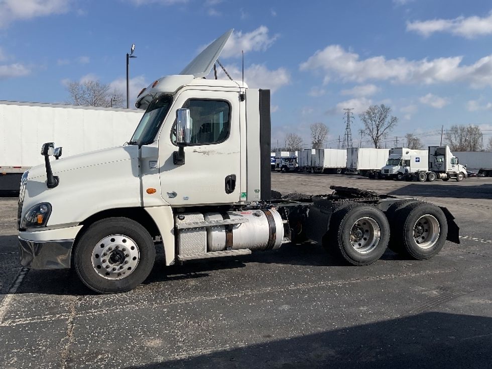 Day Cab Tractor-Heavy Duty Tractors-Freightliner-2018-Cascadia 12564ST-Kansas City-MO-562,321\n\t\tmiles-$ 32,750 - Image 4