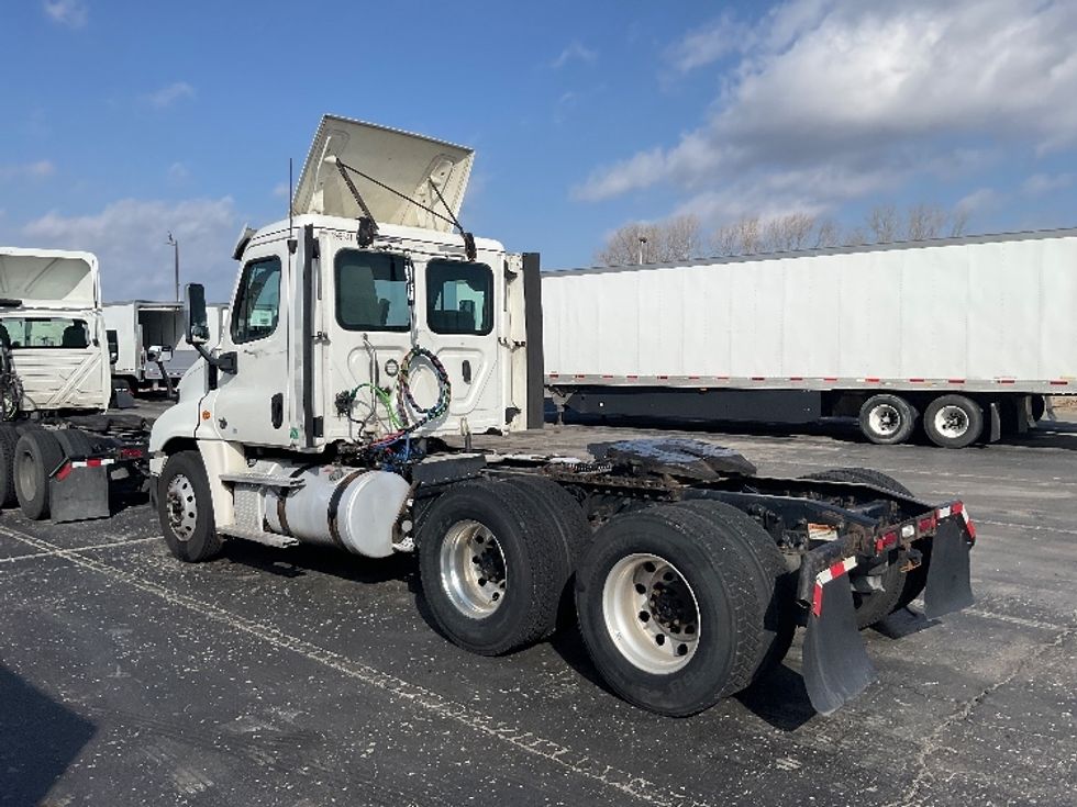 Day Cab Tractor-Heavy Duty Tractors-Freightliner-2018-Cascadia 12564ST-Kansas City-MO-562,321\n\t\tmiles-$ 32,750 - Image 5