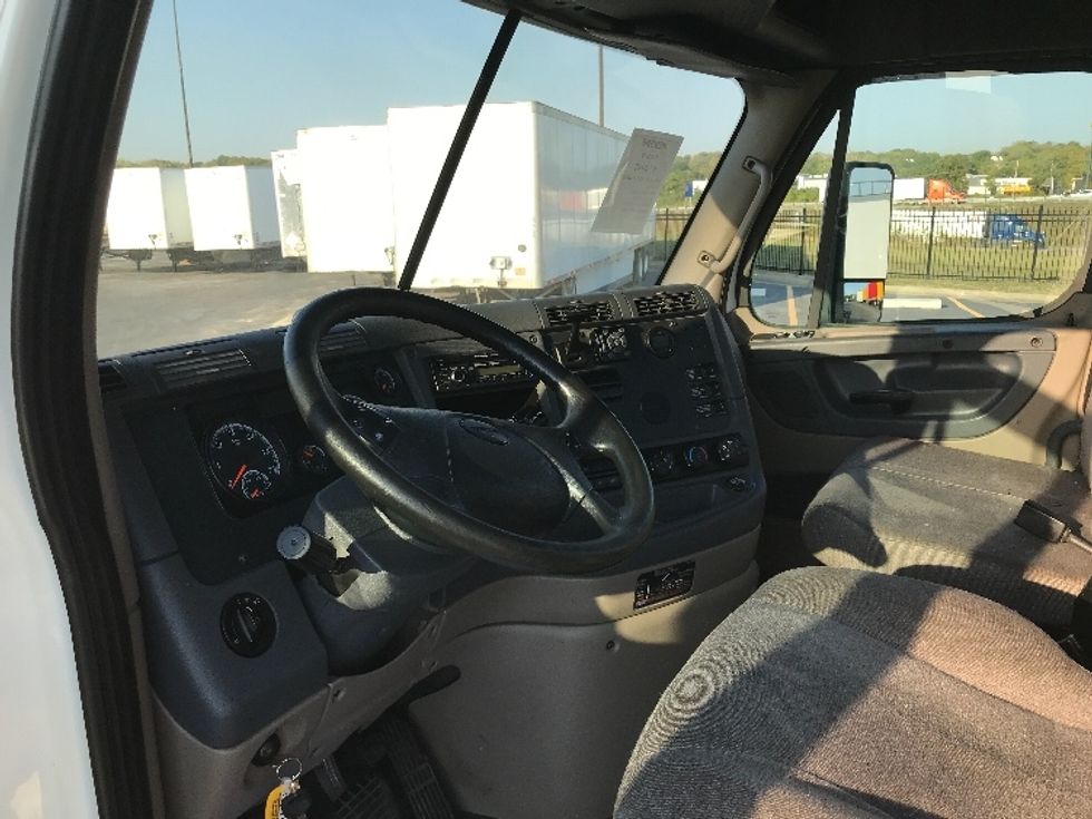 Day Cab Tractor-Heavy Duty Tractors-Freightliner-2018-Cascadia 12564ST-Kansas City-MO-587,963\n\t\tmiles-$ 32,250 - Image 10