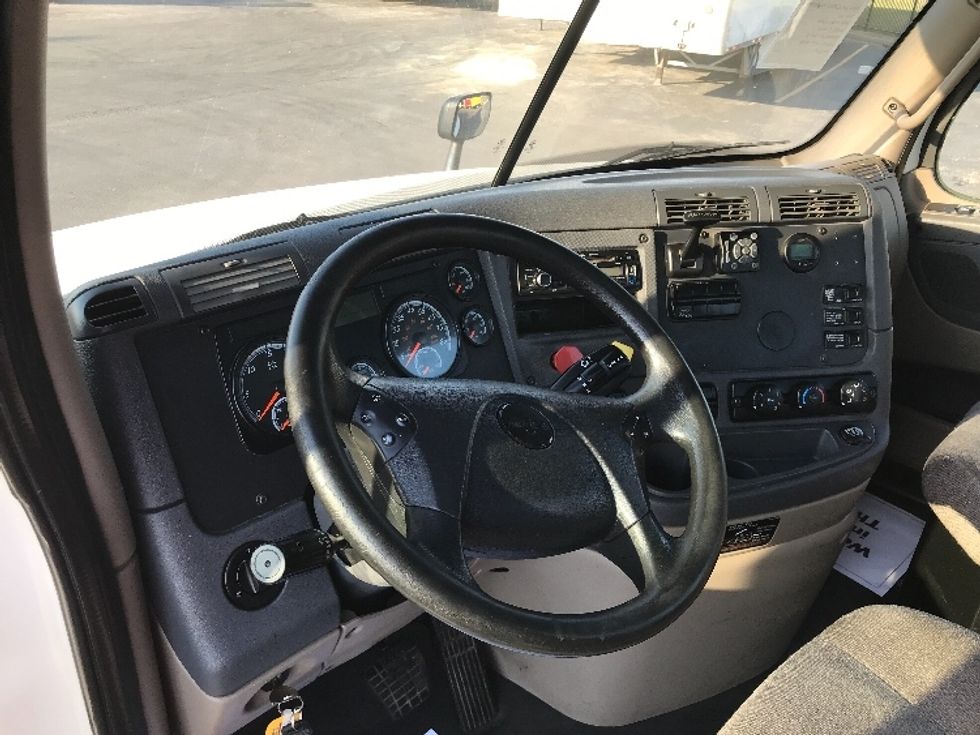 Day Cab Tractor-Heavy Duty Tractors-Freightliner-2018-Cascadia 12564ST-Kansas City-MO-587,963\n\t\tmiles-$ 32,250 - Image 11