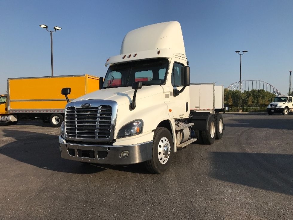 Day Cab Tractor-Heavy Duty Tractors-Freightliner-2018-Cascadia 12564ST-Kansas City-MO-587,963\n\t\tmiles-$ 32,250 - Image 3