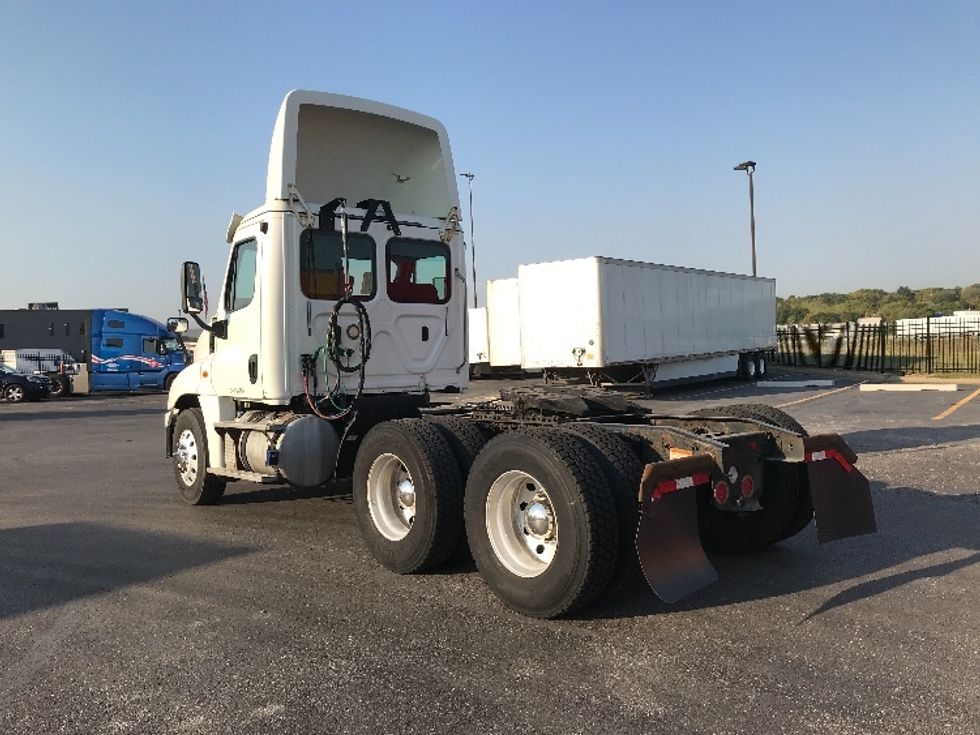 Day Cab Tractor-Heavy Duty Tractors-Freightliner-2018-Cascadia 12564ST-Kansas City-MO-587,963\n\t\tmiles-$ 32,250 - Image 5