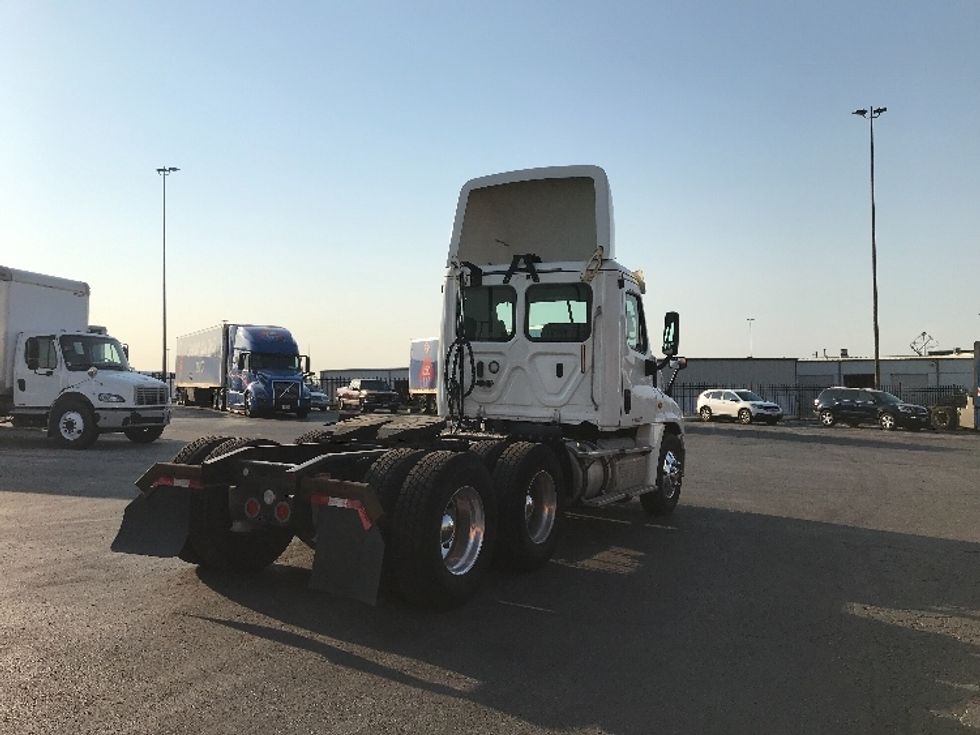 Day Cab Tractor-Heavy Duty Tractors-Freightliner-2018-Cascadia 12564ST-Kansas City-MO-587,963\n\t\tmiles-$ 32,250 - Image 7