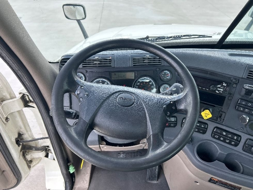 Day Cab Tractor-Heavy Duty Tractors-Freightliner-2018-Cascadia 12564ST-Katy-TX-690,080\n\t\tmiles-$ 24,000 - Image 11