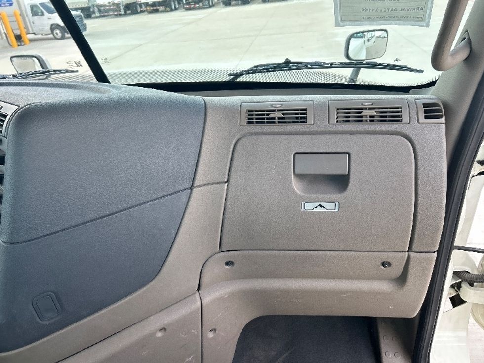 Day Cab Tractor-Heavy Duty Tractors-Freightliner-2018-Cascadia 12564ST-Katy-TX-690,080\n\t\tmiles-$ 24,000 - Image 13