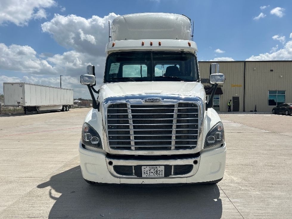 Day Cab Tractor-Heavy Duty Tractors-Freightliner-2018-Cascadia 12564ST-Katy-TX-690,080\n\t\tmiles-$ 24,000 - Image 2
