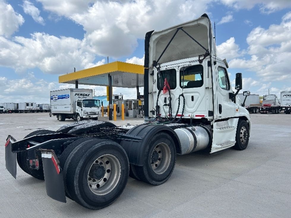 Day Cab Tractor-Heavy Duty Tractors-Freightliner-2018-Cascadia 12564ST-Katy-TX-690,080\n\t\tmiles-$ 24,000 - Image 7