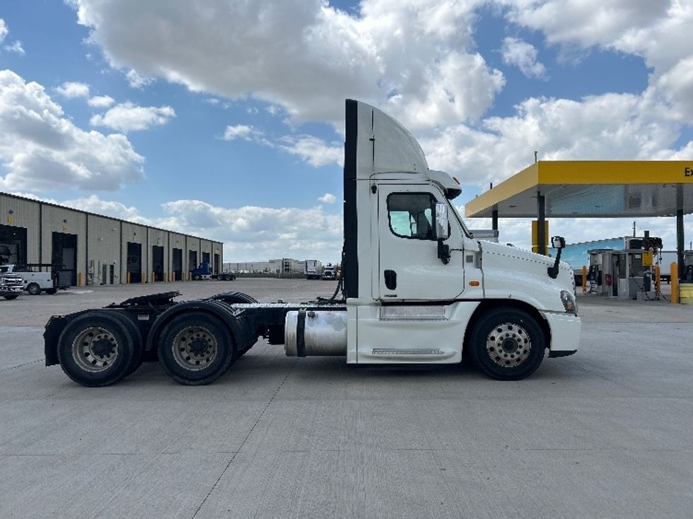Day Cab Tractor-Heavy Duty Tractors-Freightliner-2018-Cascadia 12564ST-Katy-TX-690,080\n\t\tmiles-$ 24,000 - Image 8