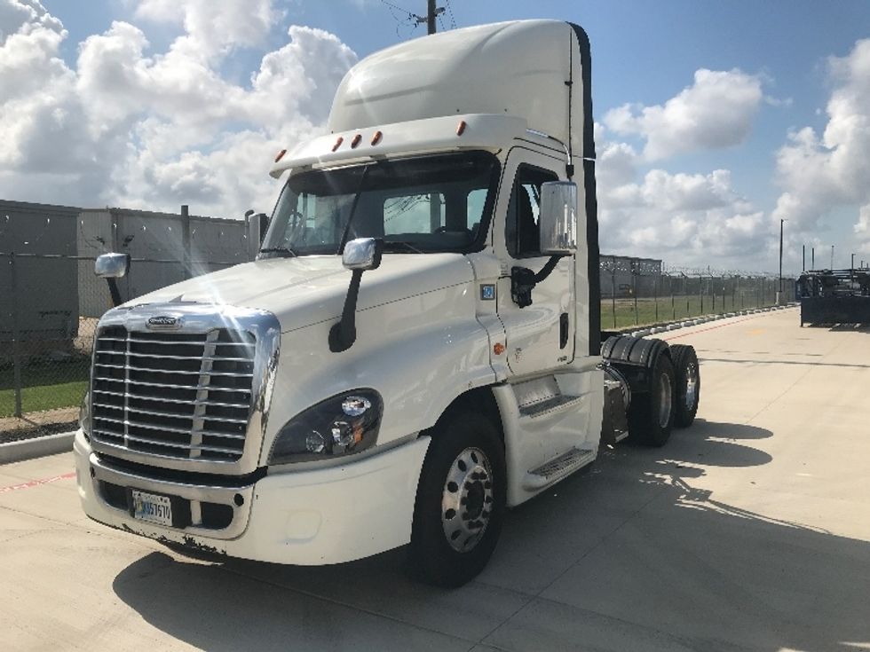 2018 Freightliner Cascadia 125" Sleeper Cab photo 3