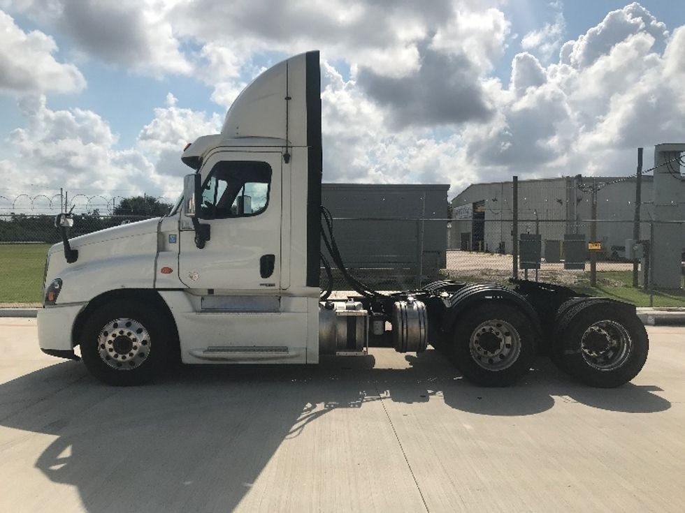 2018 Freightliner Cascadia 125" Sleeper Cab photo 4