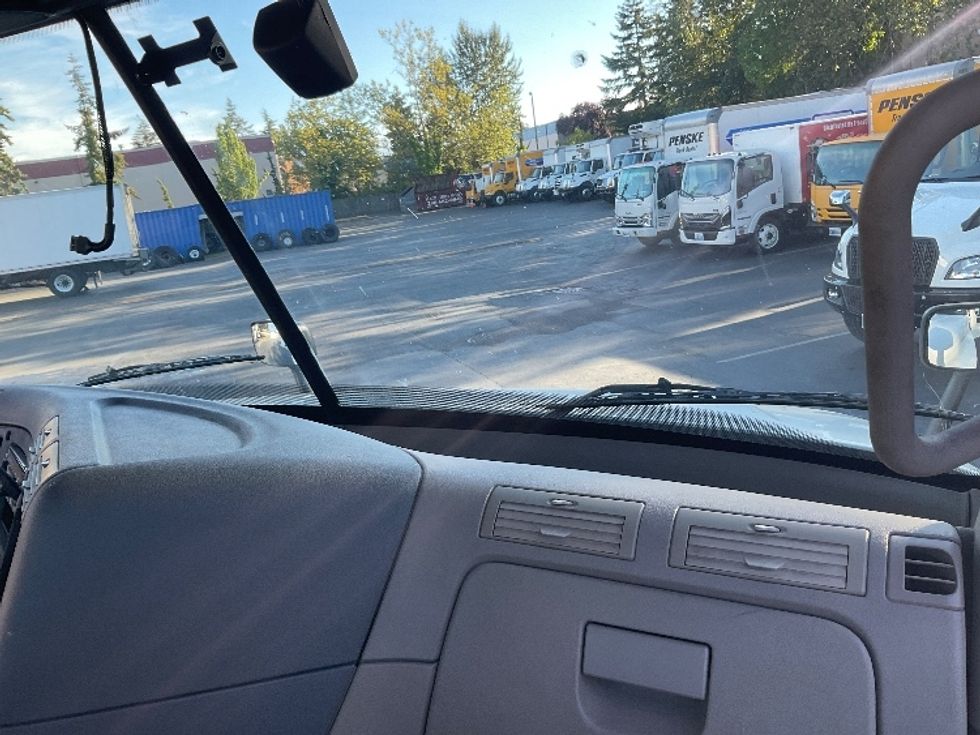 Day Cab Tractor-Heavy Duty Tractors-Freightliner-2018-Cascadia 12564ST-Kent-WA-301,895\n\t\tmiles-$ 43,750 - Image 13