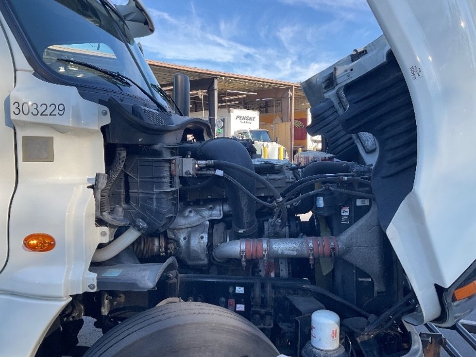 Day Cab Tractor-Heavy Duty Tractors-Freightliner-2018-Cascadia 12564ST-Kent-WA-301,895\n\t\tmiles-$ 43,750 - Image 15