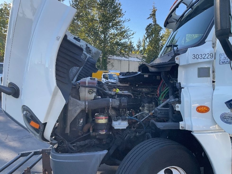 Day Cab Tractor-Heavy Duty Tractors-Freightliner-2018-Cascadia 12564ST-Kent-WA-301,895\n\t\tmiles-$ 43,750 - Image 16