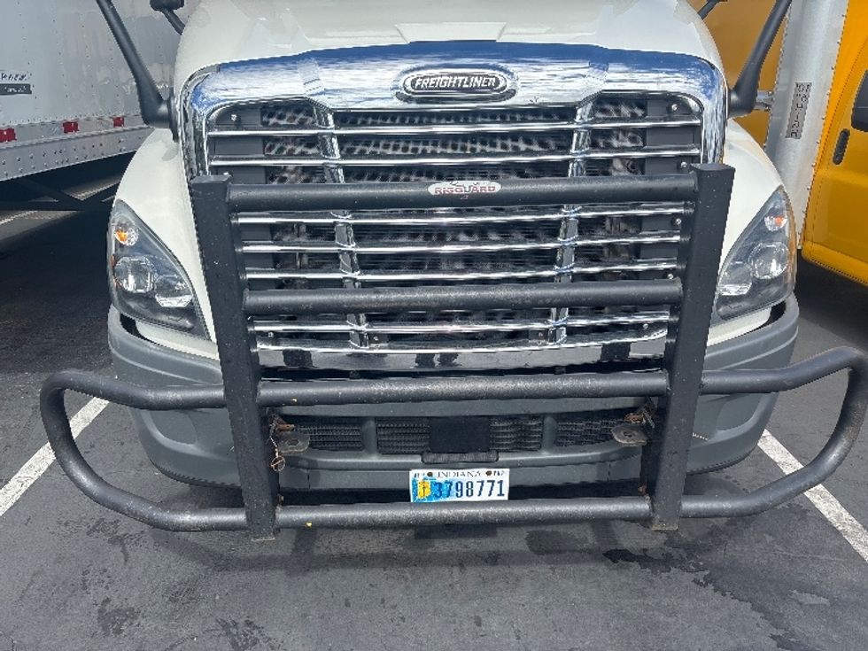 Day Cab Tractor-Heavy Duty Tractors-Freightliner-2018-Cascadia 12564ST-Kent-WA-301,895\n\t\tmiles-$ 43,750 - Image 17