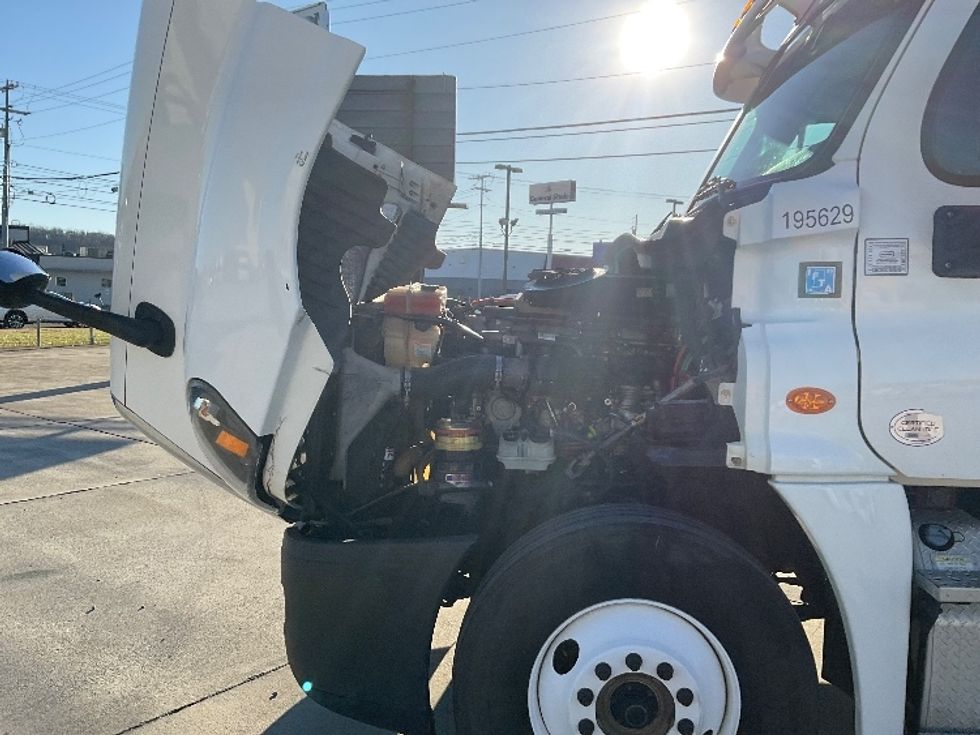 Day Cab Tractor-Heavy Duty Tractors-Freightliner-2018-Cascadia 12564ST-Knoxville-TN-457,981\n\t\tmiles-$ 37,000 - Image 15