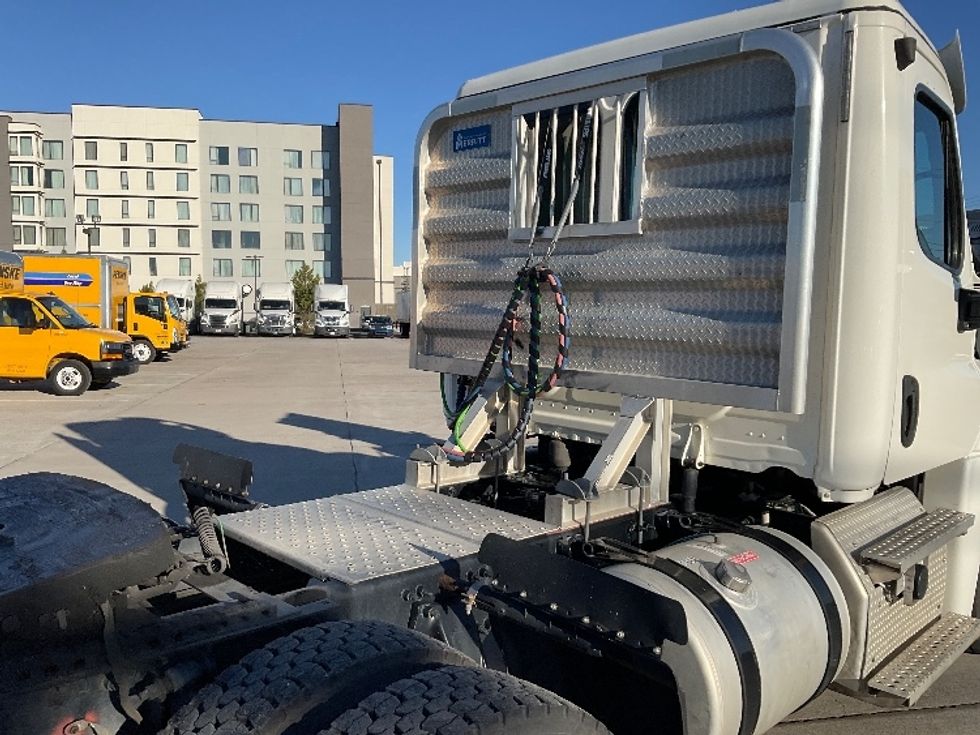 Day Cab Tractor-Heavy Duty Tractors-Freightliner-2018-Cascadia 12564ST-Knoxville-TN-457,981\n\t\tmiles-$ 37,000 - Image 17