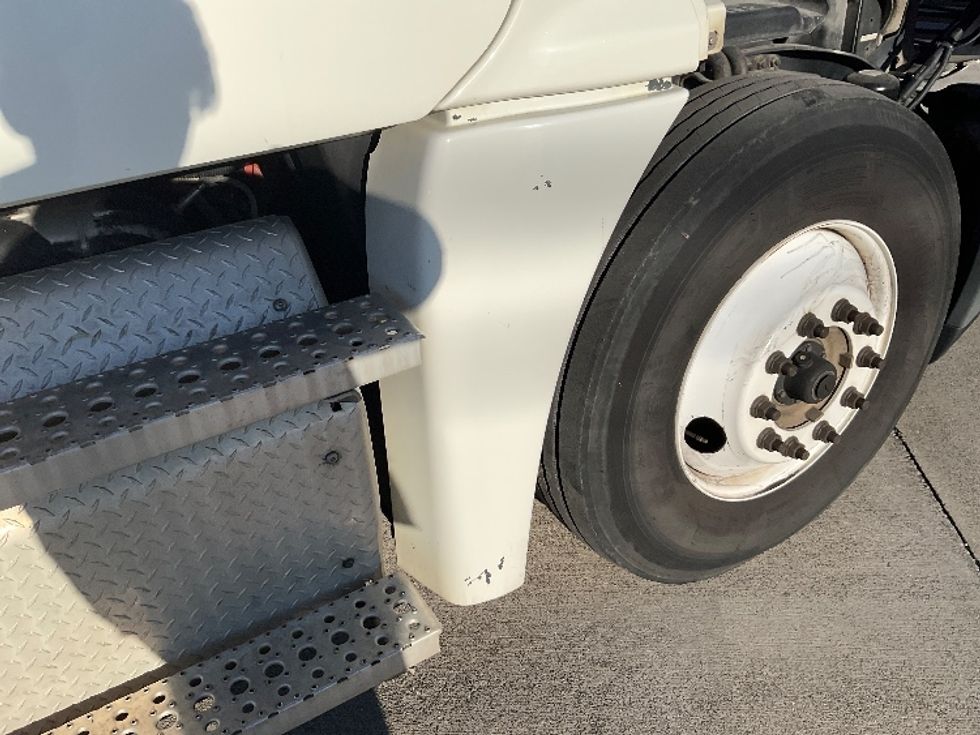 Day Cab Tractor-Heavy Duty Tractors-Freightliner-2018-Cascadia 12564ST-Knoxville-TN-457,981\n\t\tmiles-$ 37,000 - Image 18