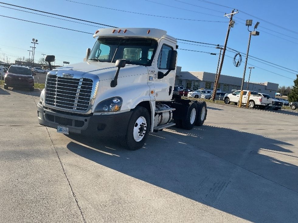 Day Cab Tractor-Heavy Duty Tractors-Freightliner-2018-Cascadia 12564ST-Knoxville-TN-457,981\n\t\tmiles-$ 37,000 - Image 3