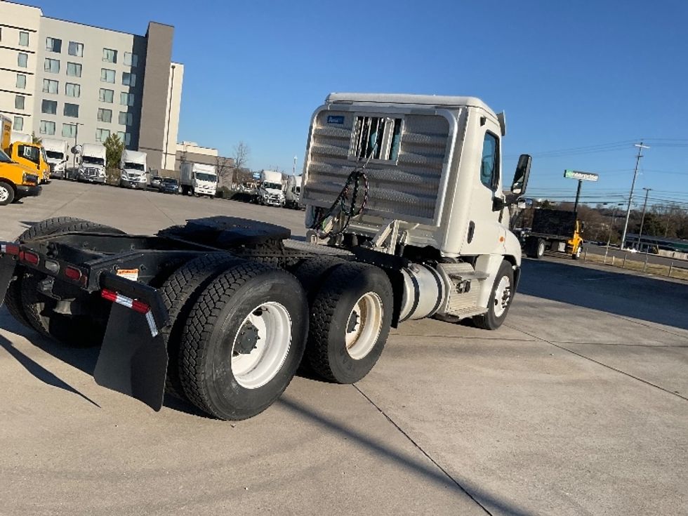 Day Cab Tractor-Heavy Duty Tractors-Freightliner-2018-Cascadia 12564ST-Knoxville-TN-457,981\n\t\tmiles-$ 37,000 - Image 6