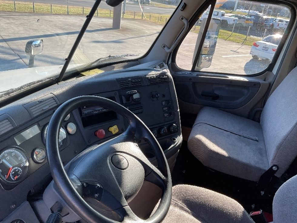 Day Cab Tractor-Heavy Duty Tractors-Freightliner-2018-Cascadia 12564ST-Knoxville-TN-457,981\n\t\tmiles-$ 37,000 - Image 9