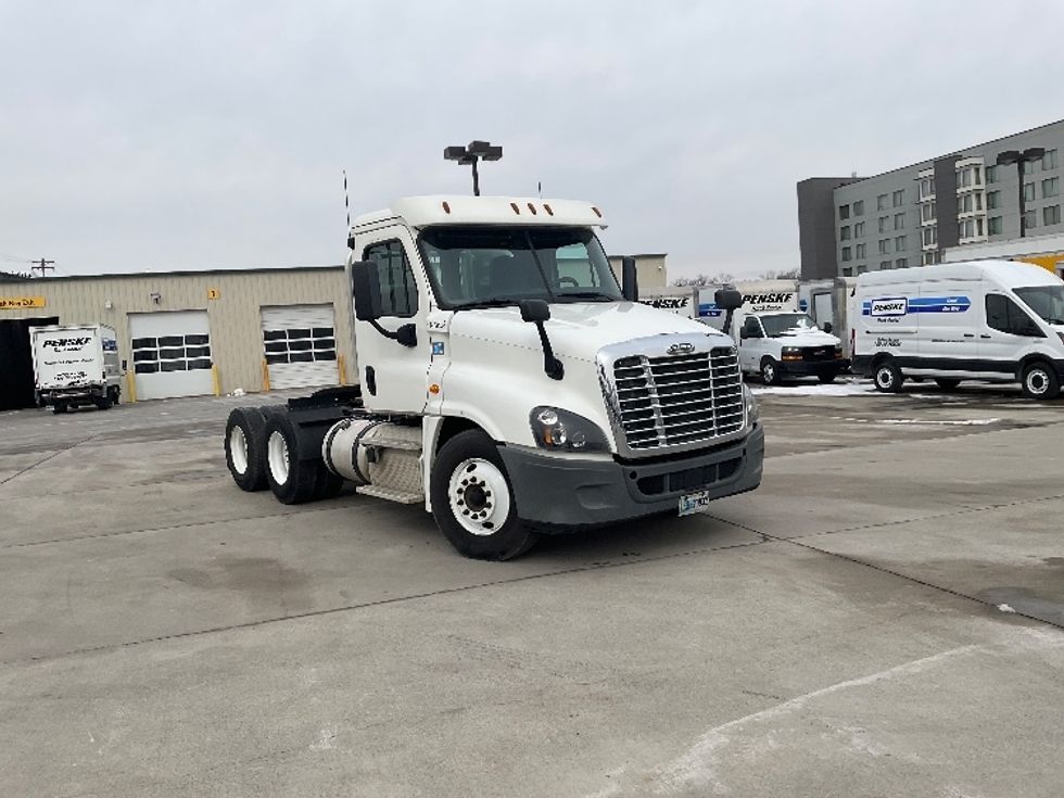 Day Cab Tractor-Heavy Duty Tractors-Freightliner-2018-Cascadia 12564ST-Knoxville-TN-485,765\n\t\tmiles-$ 34,750 - Image 1