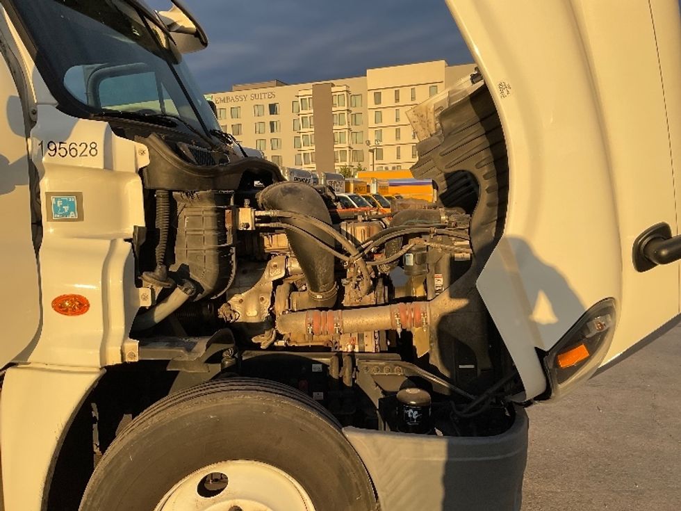 Day Cab Tractor-Heavy Duty Tractors-Freightliner-2018-Cascadia 12564ST-Knoxville-TN-485,765\n\t\tmiles-$ 34,750 - Image 15