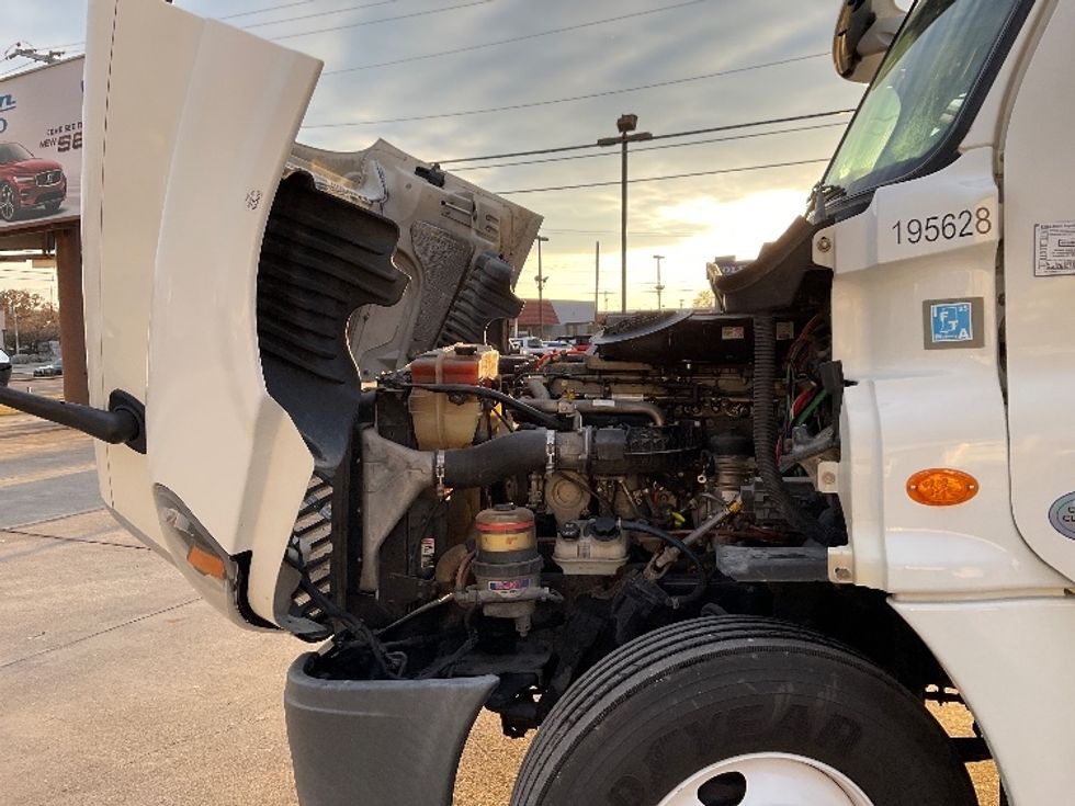 Day Cab Tractor-Heavy Duty Tractors-Freightliner-2018-Cascadia 12564ST-Knoxville-TN-485,765\n\t\tmiles-$ 34,750 - Image 16