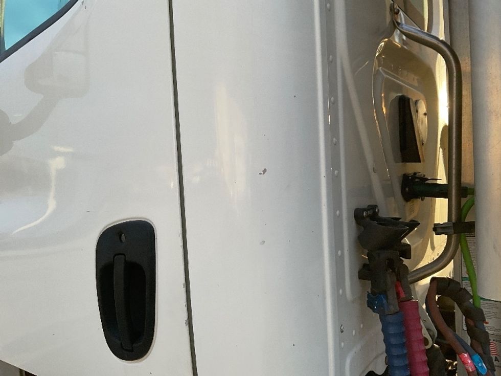 Day Cab Tractor-Heavy Duty Tractors-Freightliner-2018-Cascadia 12564ST-Knoxville-TN-485,765\n\t\tmiles-$ 34,750 - Image 21