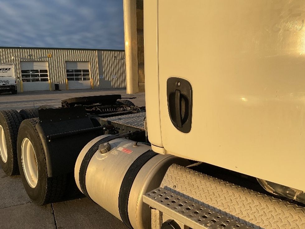 Day Cab Tractor-Heavy Duty Tractors-Freightliner-2018-Cascadia 12564ST-Knoxville-TN-485,765\n\t\tmiles-$ 34,750 - Image 22