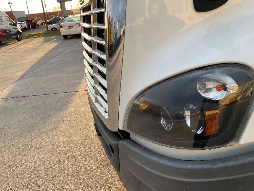 Day Cab Tractor-Heavy Duty Tractors-Freightliner-2018-Cascadia 12564ST-Knoxville-TN-485,765\n\t\tmiles-$ 34,750 - Image 23