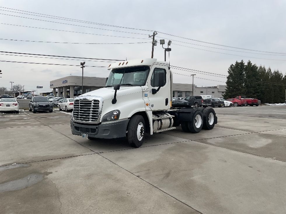 Day Cab Tractor-Heavy Duty Tractors-Freightliner-2018-Cascadia 12564ST-Knoxville-TN-485,765\n\t\tmiles-$ 34,750 - Image 3