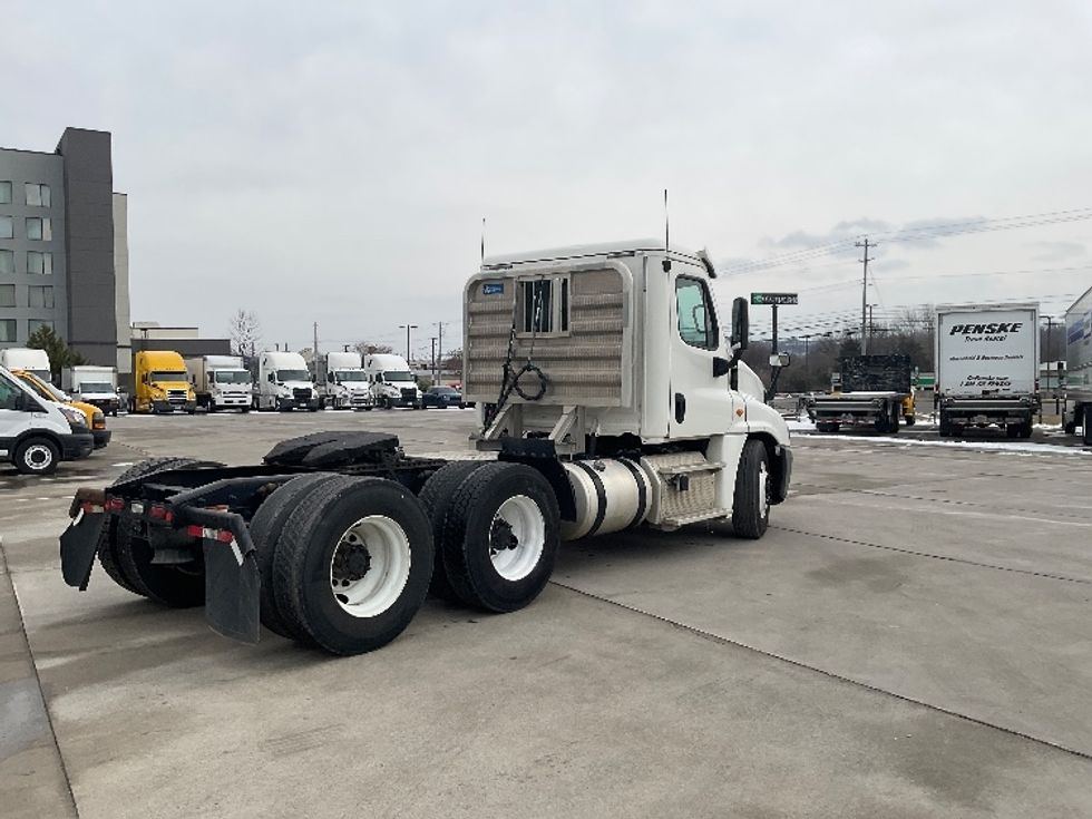 Day Cab Tractor-Heavy Duty Tractors-Freightliner-2018-Cascadia 12564ST-Knoxville-TN-485,765\n\t\tmiles-$ 34,750 - Image 7