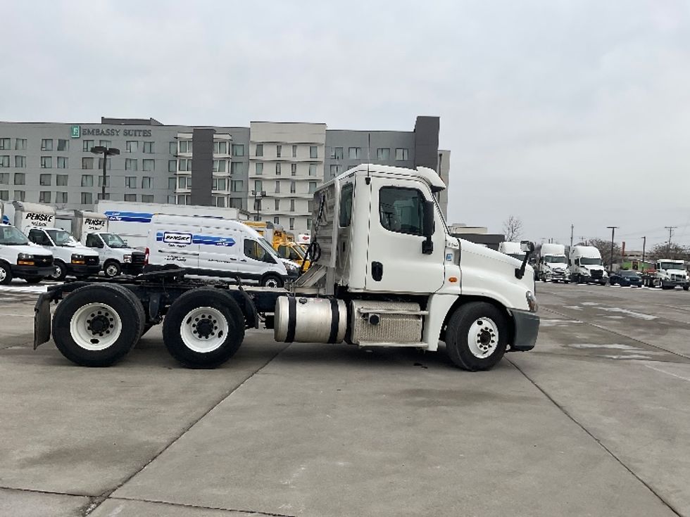 Day Cab Tractor-Heavy Duty Tractors-Freightliner-2018-Cascadia 12564ST-Knoxville-TN-485,765\n\t\tmiles-$ 34,750 - Image 8