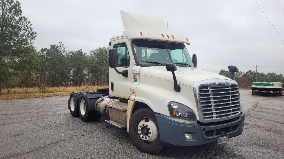 Day Cab Tractor-Heavy Duty Tractors-Freightliner-2018-Cascadia 12564ST-Lagrange-GA-504,549\n\t\tmiles-$ 37,250 - Image 1