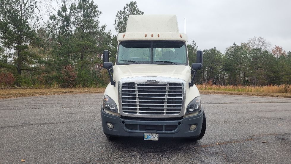 Day Cab Tractor-Heavy Duty Tractors-Freightliner-2018-Cascadia 12564ST-Lagrange-GA-504,549\n\t\tmiles-$ 37,250 - Image 2