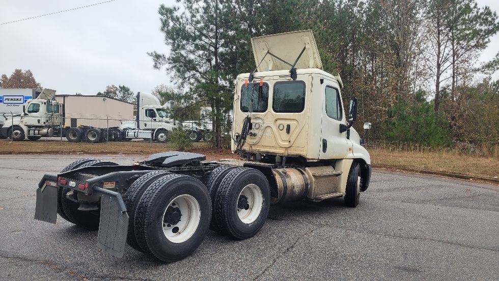 Day Cab Tractor-Heavy Duty Tractors-Freightliner-2018-Cascadia 12564ST-Lagrange-GA-504,549\n\t\tmiles-$ 37,250 - Image 7