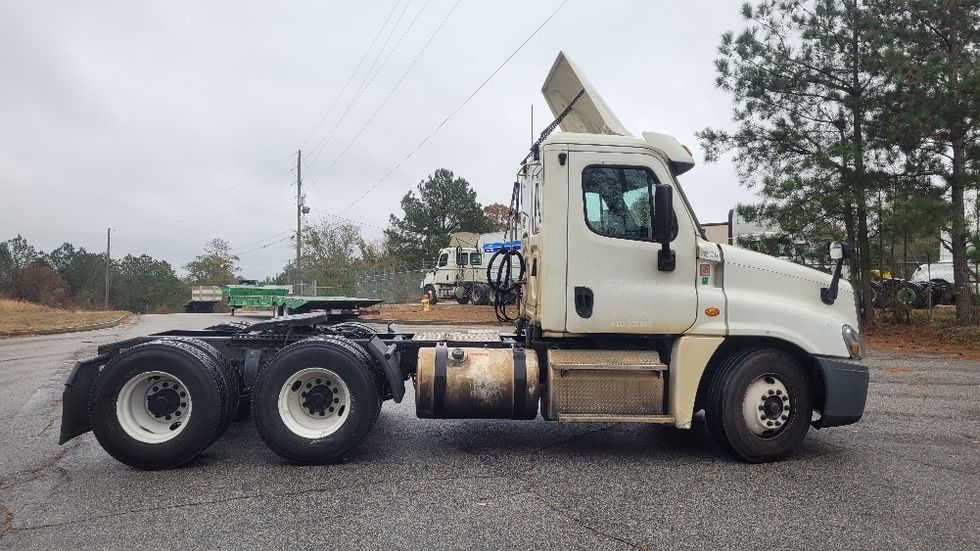 Day Cab Tractor-Heavy Duty Tractors-Freightliner-2018-Cascadia 12564ST-Lagrange-GA-504,549\n\t\tmiles-$ 37,250 - Image 8
