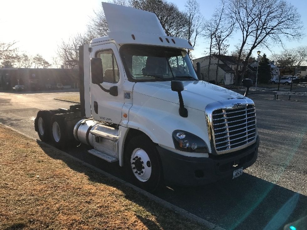 Day Cab Tractor-Heavy Duty Tractors-Freightliner-2018-Cascadia 12564ST-Lancaster-PA-247,466\n\t\tmiles-$ 43,250 - Image 1