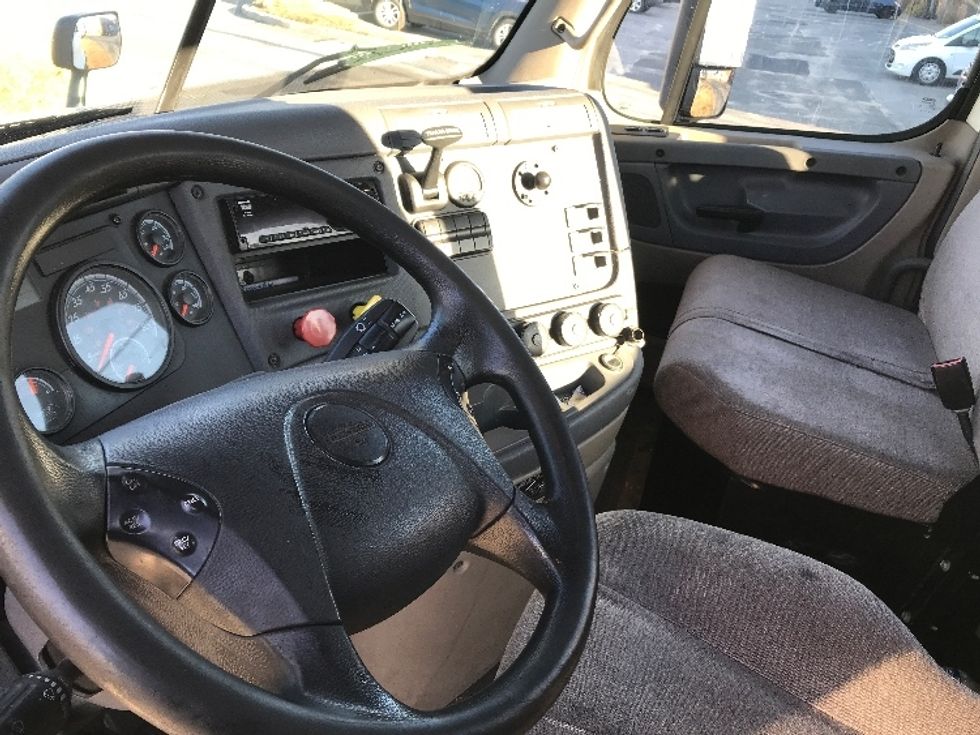 Day Cab Tractor-Heavy Duty Tractors-Freightliner-2018-Cascadia 12564ST-Lancaster-PA-247,466\n\t\tmiles-$ 43,250 - Image 10