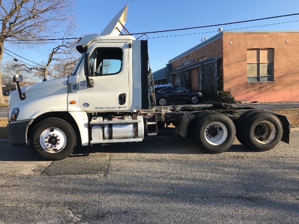 Day Cab Tractor-Heavy Duty Tractors-Freightliner-2018-Cascadia 12564ST-Lancaster-PA-247,466\n\t\tmiles-$ 43,250 - Image 4