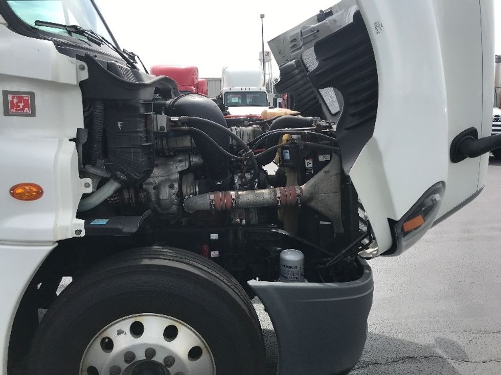 Day Cab Tractor-Heavy Duty Tractors-Freightliner-2018-Cascadia 12564ST-Lancaster-PA-505,234\n\t\tmiles-$ 34,250 - Image 15